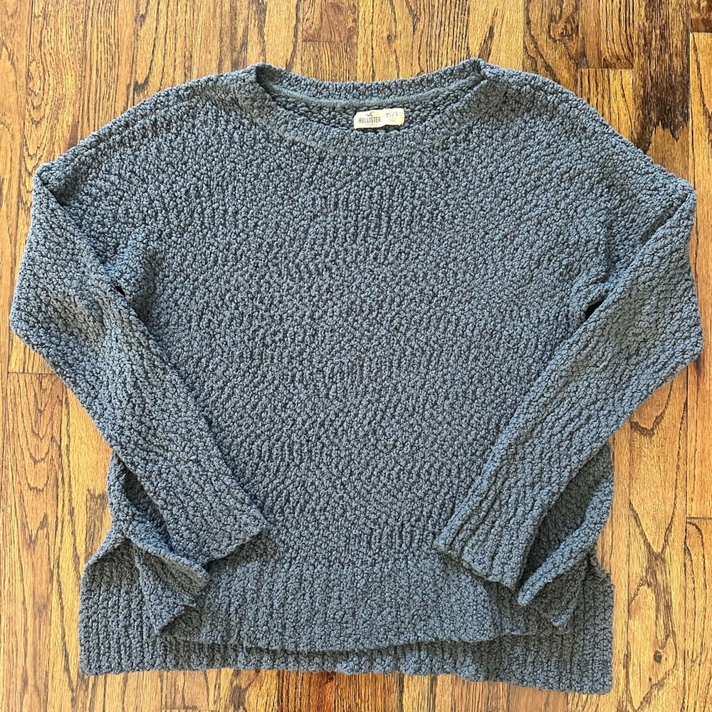 🦋 Women’s Hollister crewneck sweater XS/S super soft